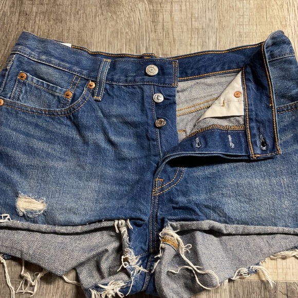 Levi’s Jean Shorts - Picture 2 of 5